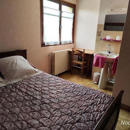 A L'Etape De La Ferme Bed & Breakfast Noailles  ภายนอก รูปภาพ